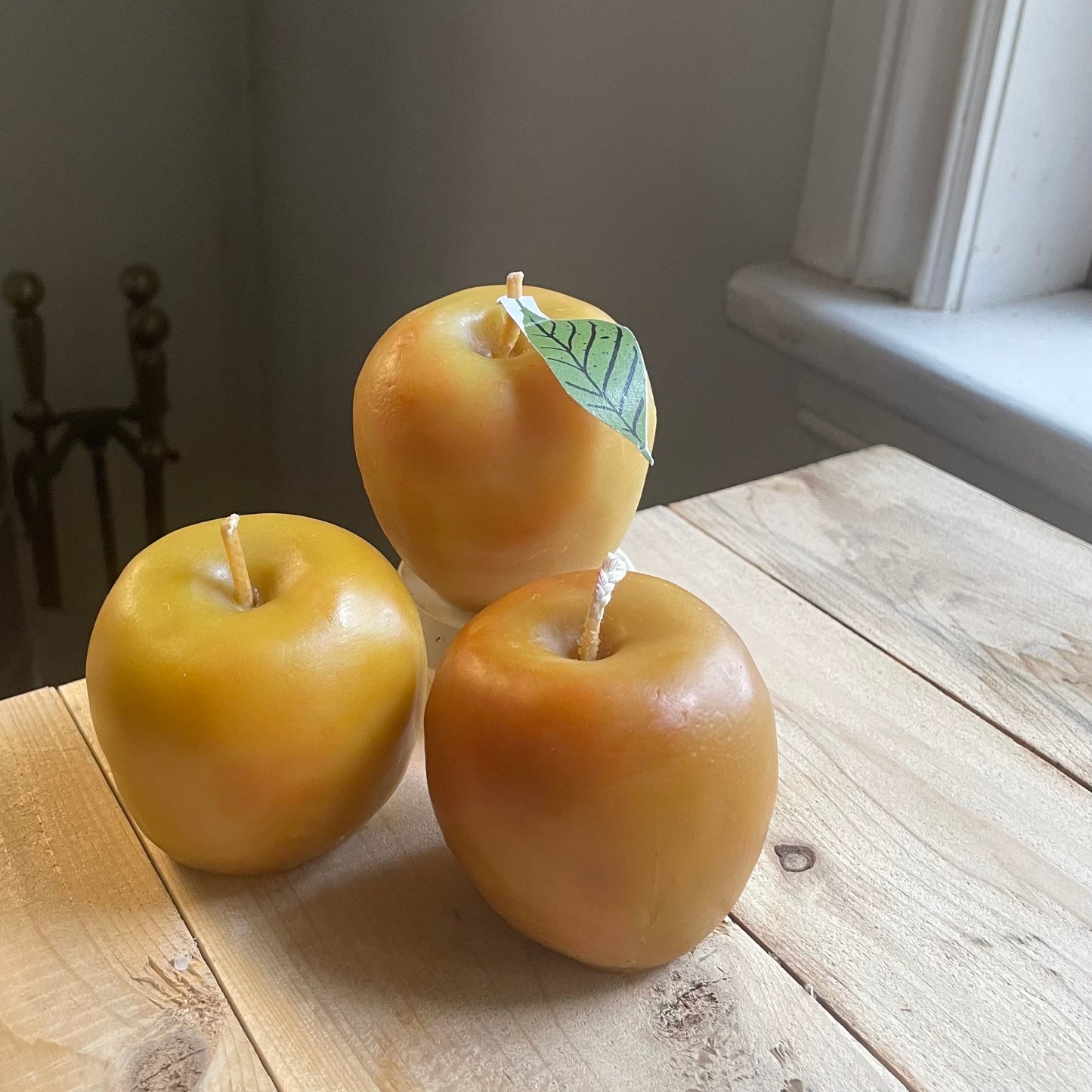 APPLE candle in pure beeswax - fruit candle, apple, beeswax, beeswax candle - one candle