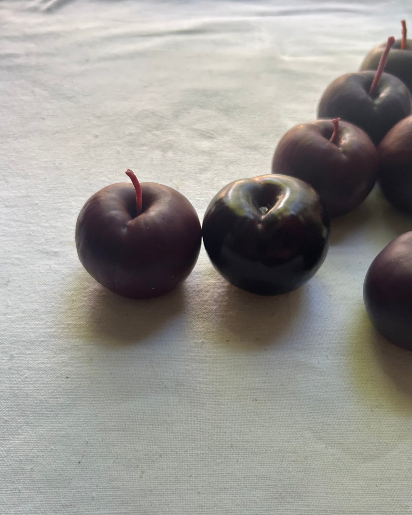 PLUM candle in pure beeswax - fruit candle, plum, beeswax, beeswax candle - purple