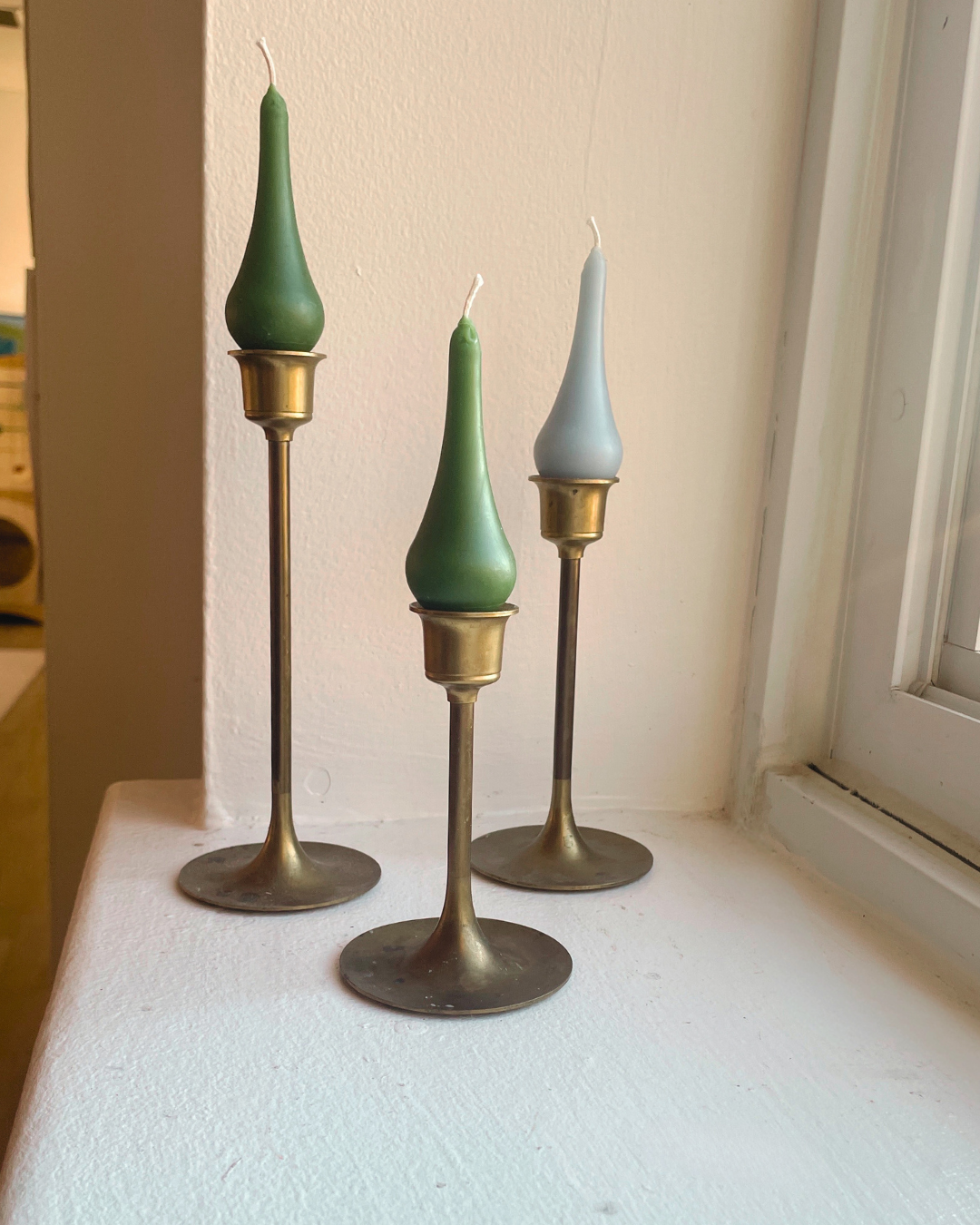 Midcentury Modern Tapers - Pure 100% beeswax - BOX of 4 // Tapers, MCM, Vintage Style