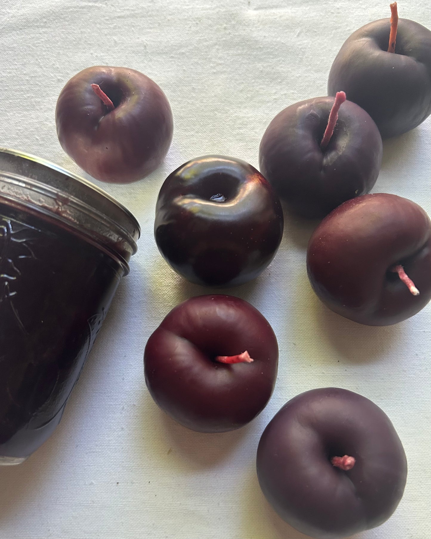 PLUM candle in pure beeswax - fruit candle, plum, beeswax, beeswax candle - purple