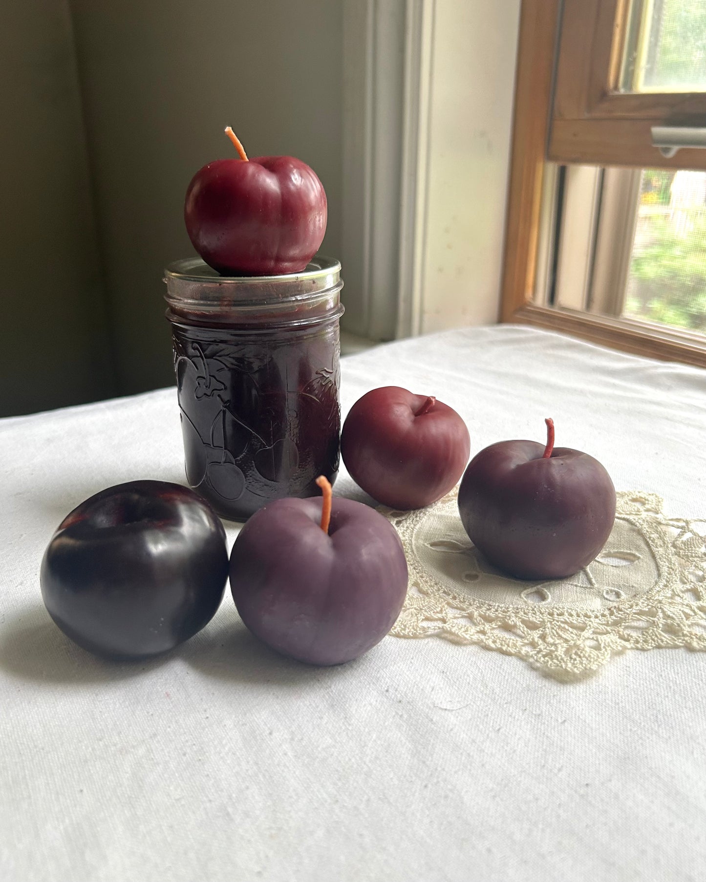 PLUM candle in pure beeswax - fruit candle, plum, beeswax, beeswax candle - purple