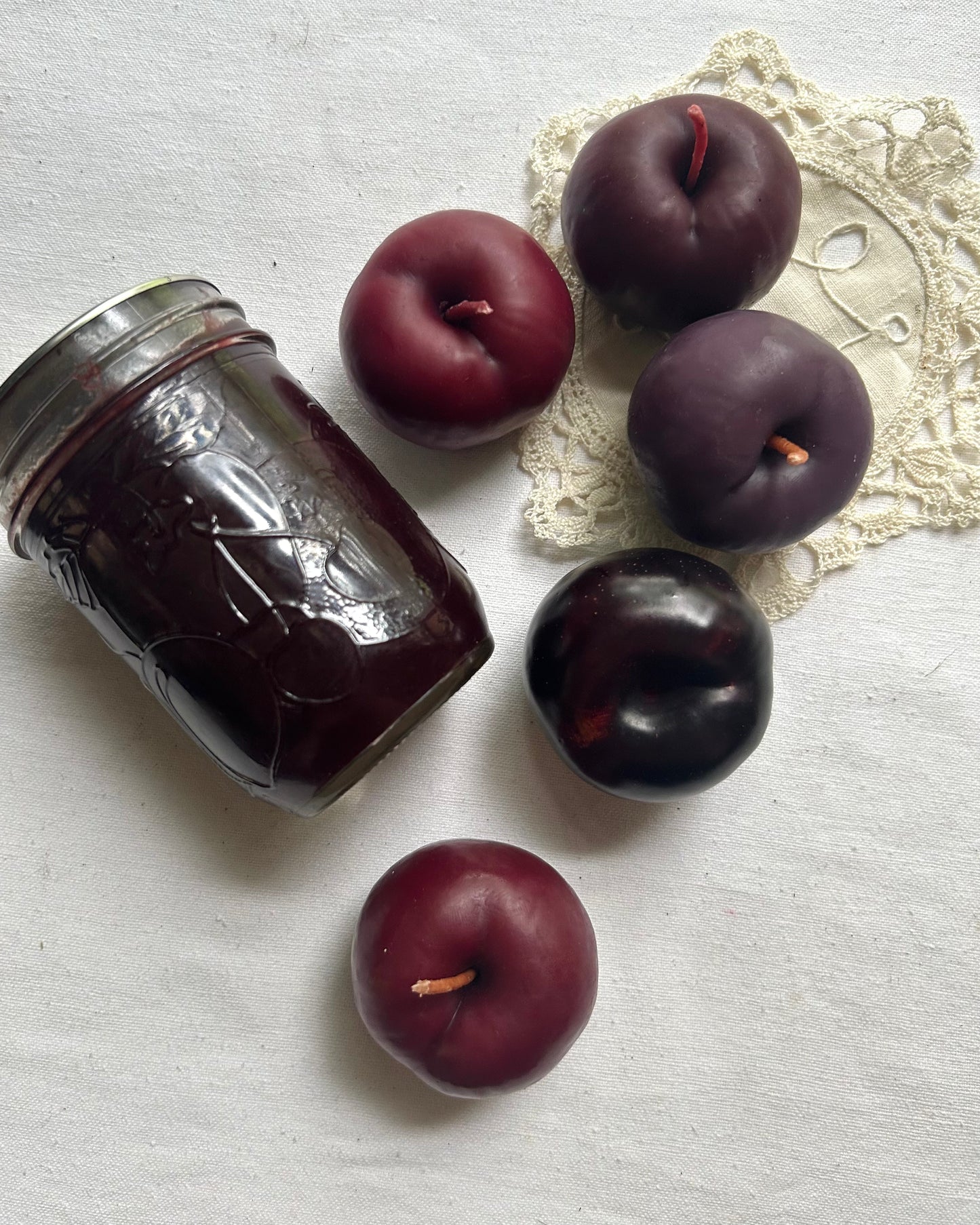 PLUM candle in pure beeswax - fruit candle, plum, beeswax, beeswax candle - purple
