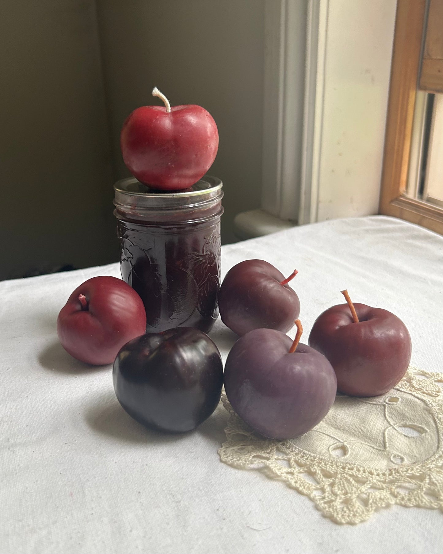 PLUM candle in pure beeswax - fruit candle, plum, beeswax, beeswax candle - purple